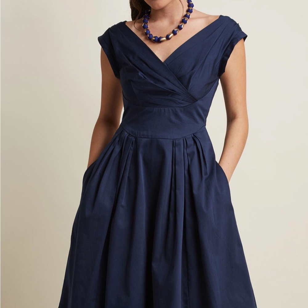 EUC Modcloth Emily and Fin Keener Postures Midi